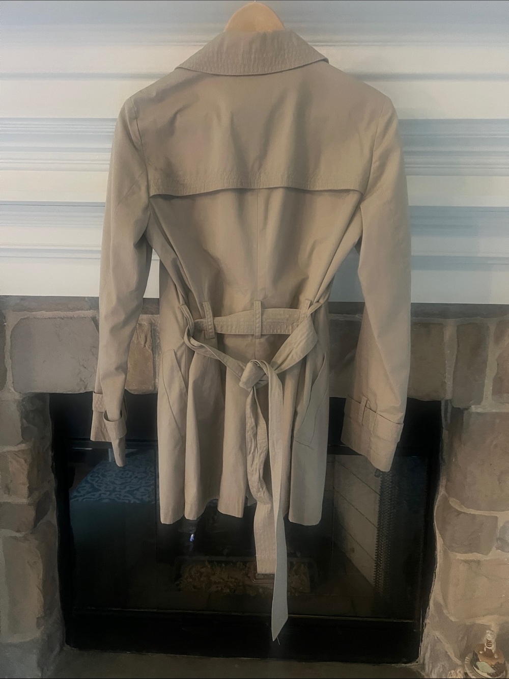 Banana Republic Classic Women's Beige Trench Coat - Belted Waist